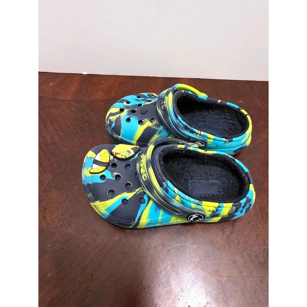 Crocs Kids C9 Tie-Dye Clogs Bee Charm‎ & Fuzzy Lined Interior Casual Relax